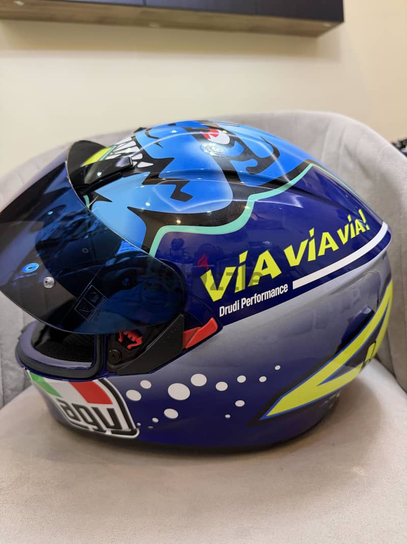 AGV K-3 SV Valentino Rossi – Vía Vía Edition  5