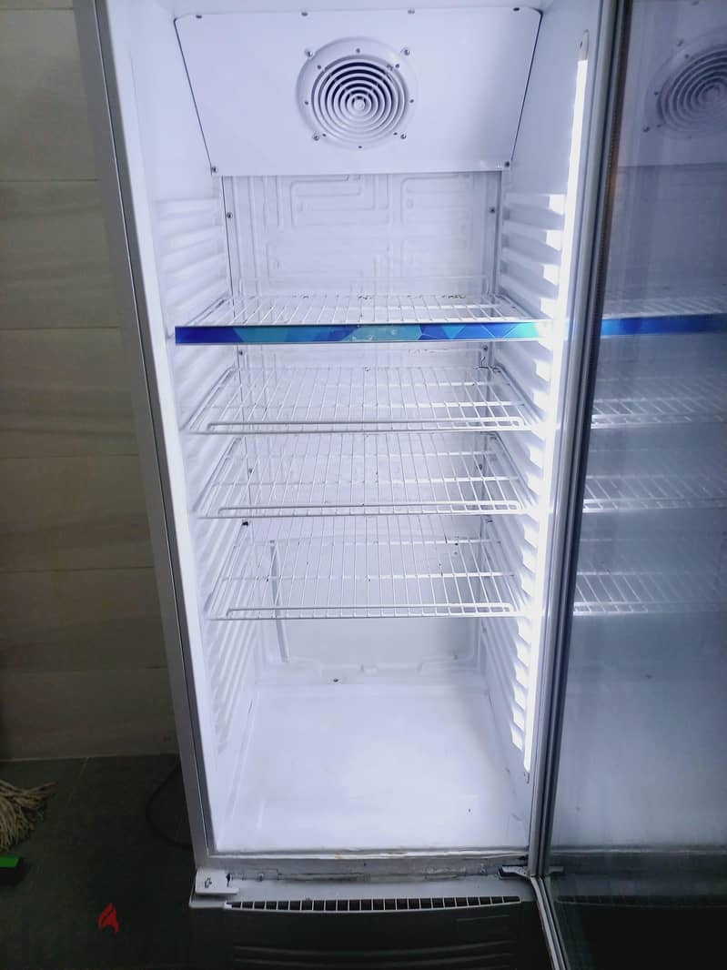 Supra single-door glass display chiller 3