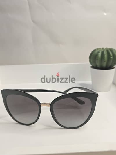 DOLICE AND GABBANA -clean used -  20BD - 39591018