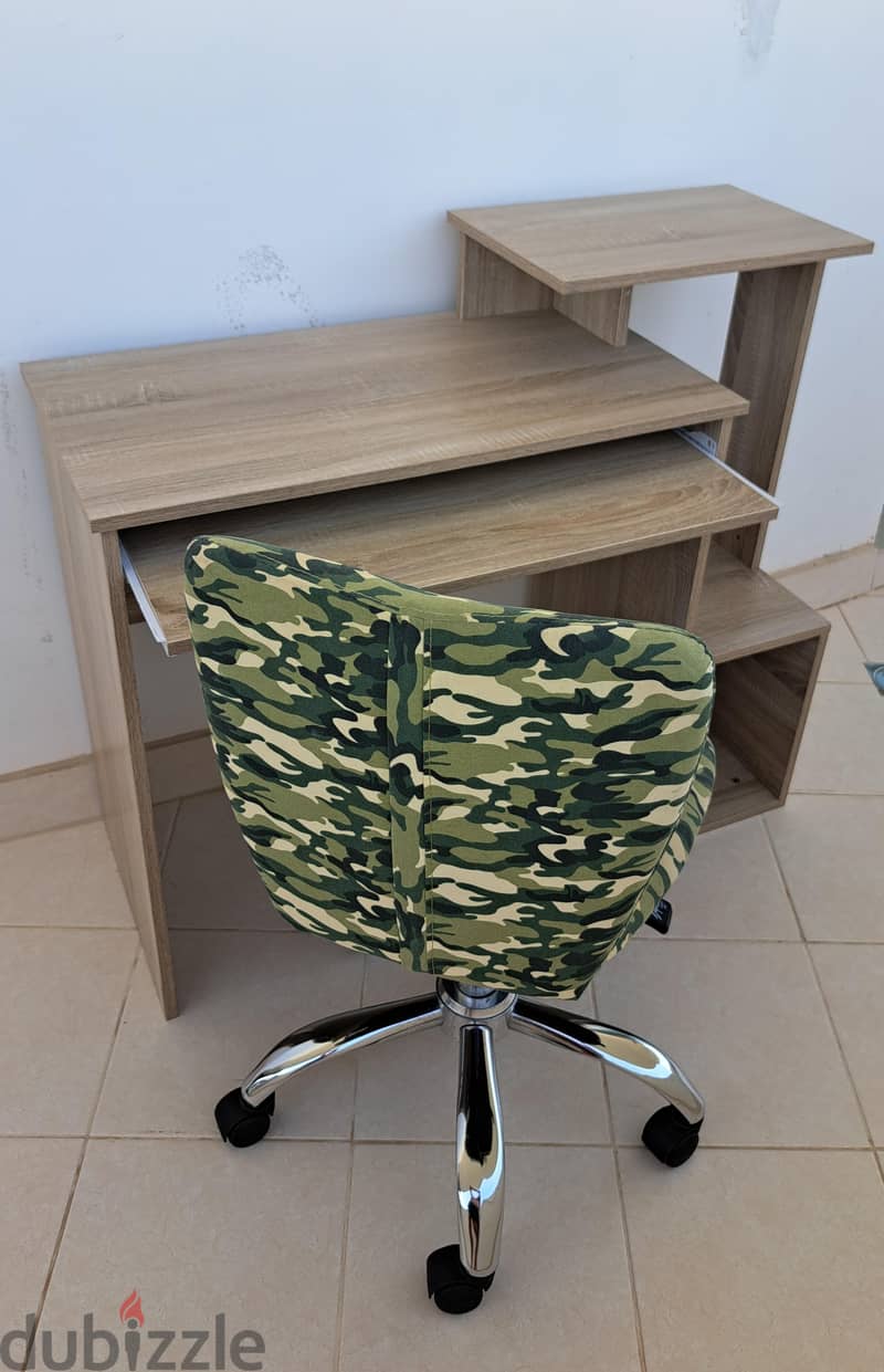 computer desk and chair 1