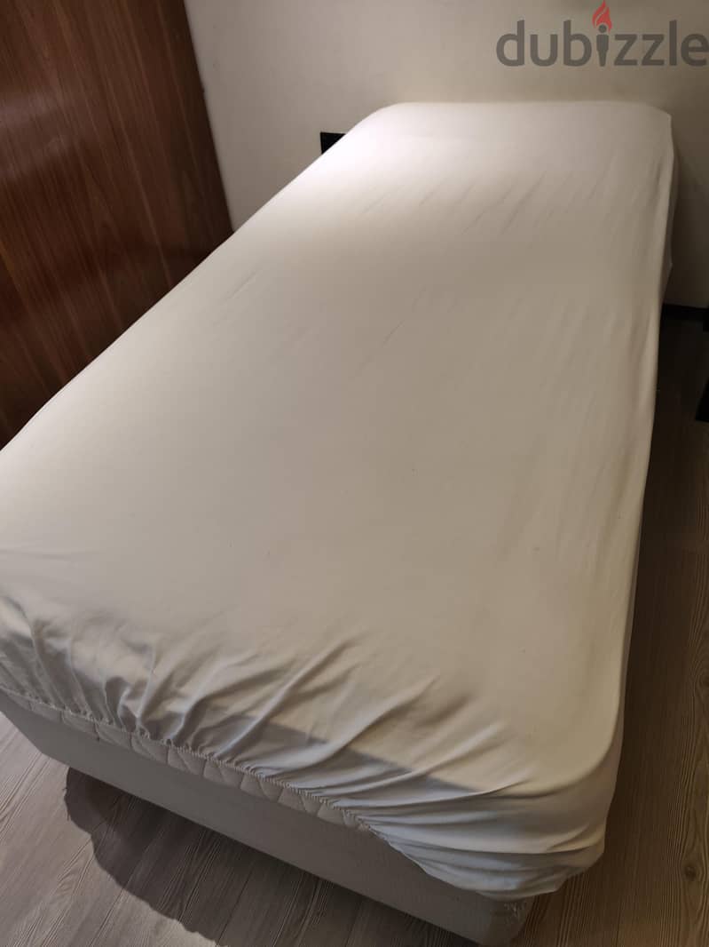 Two single American bed 1