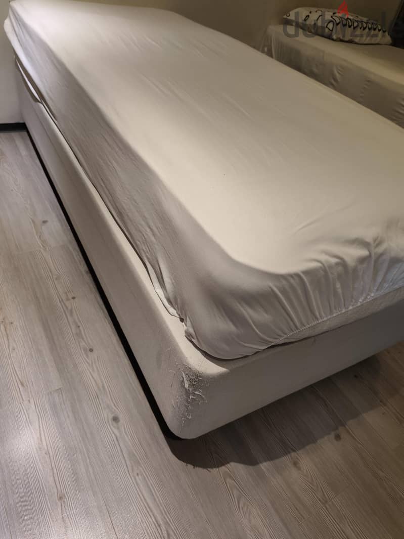 Two single American bed 2