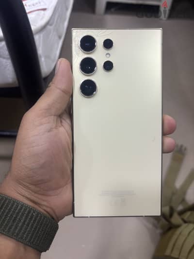 Samsung S24 Ultra 245 only small upside touch beside back a small crac
