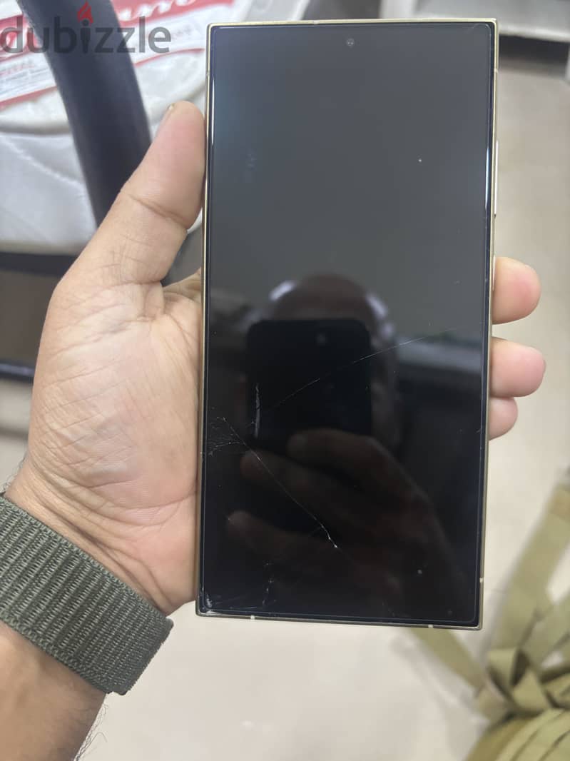 Samsung S24 Ultra 245 only small upside touch beside back a small crac 6