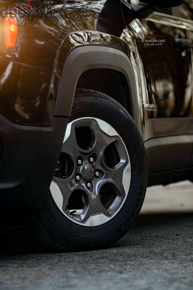 Jeep Renegade 2016 Black | Automatic | Budget Friendly SUV | Bahrain 8