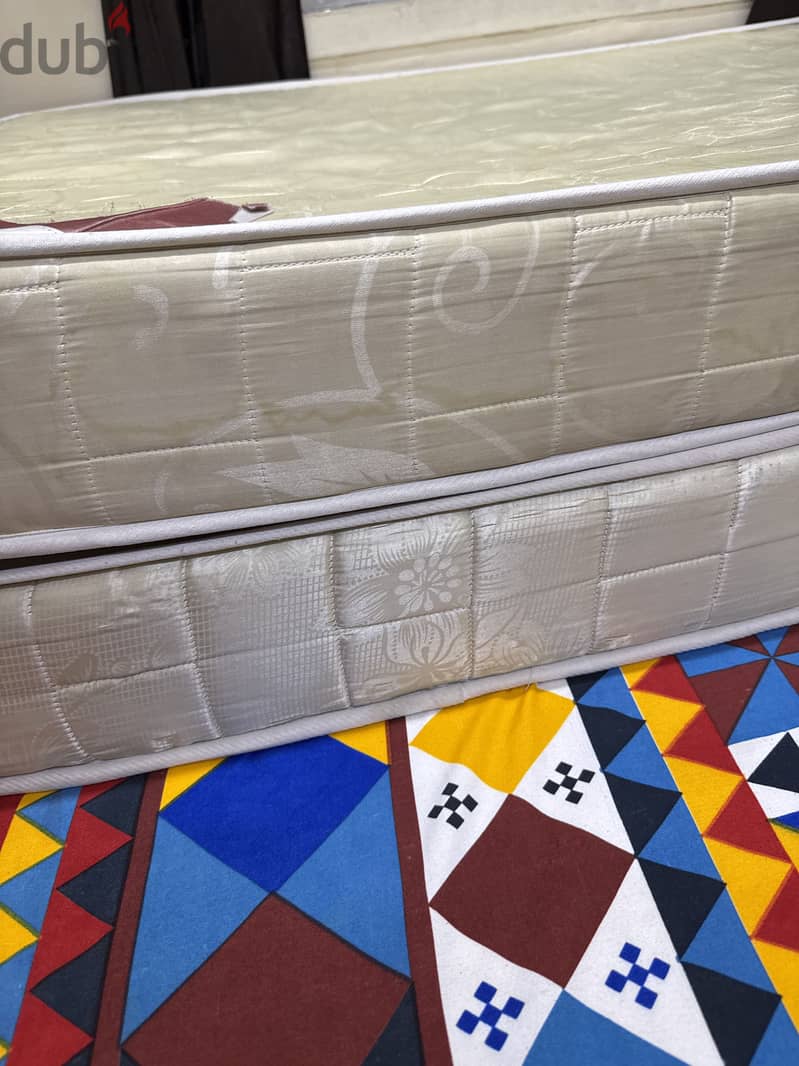 Single bed 2 Mattress 1