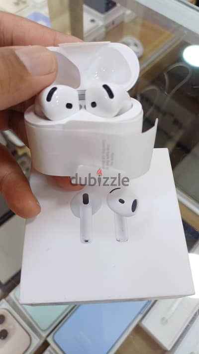 apple airpods 4 excellent condition only few days used