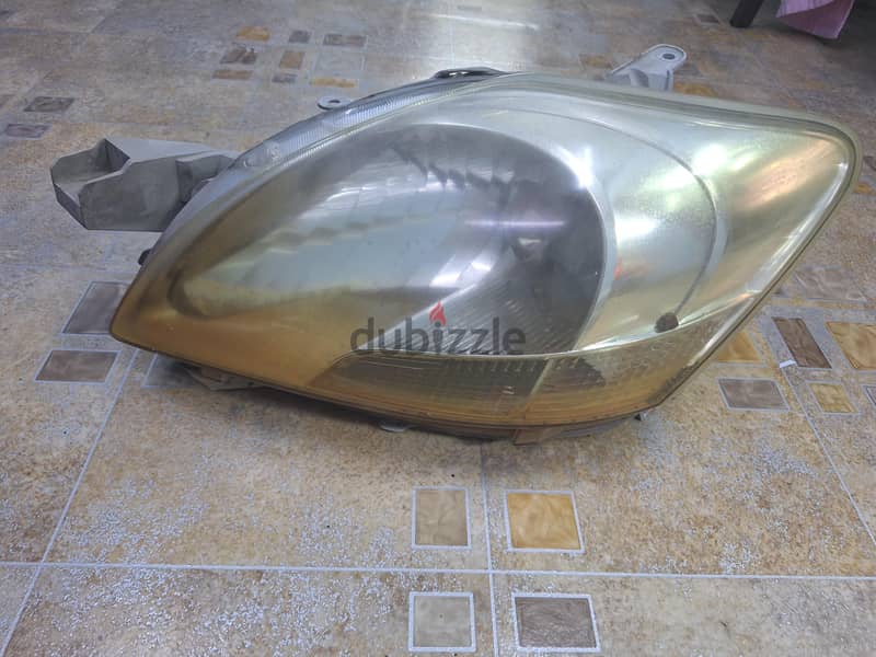 toyota yaris headlight 2