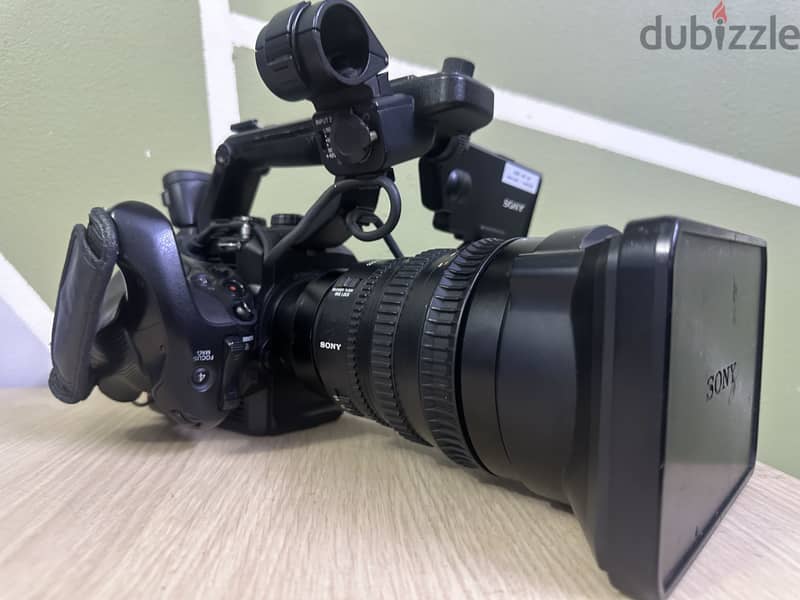 Sony FS5Mark 2 camera+FE pz 28-135 G OSSlens+18-105Glens 7