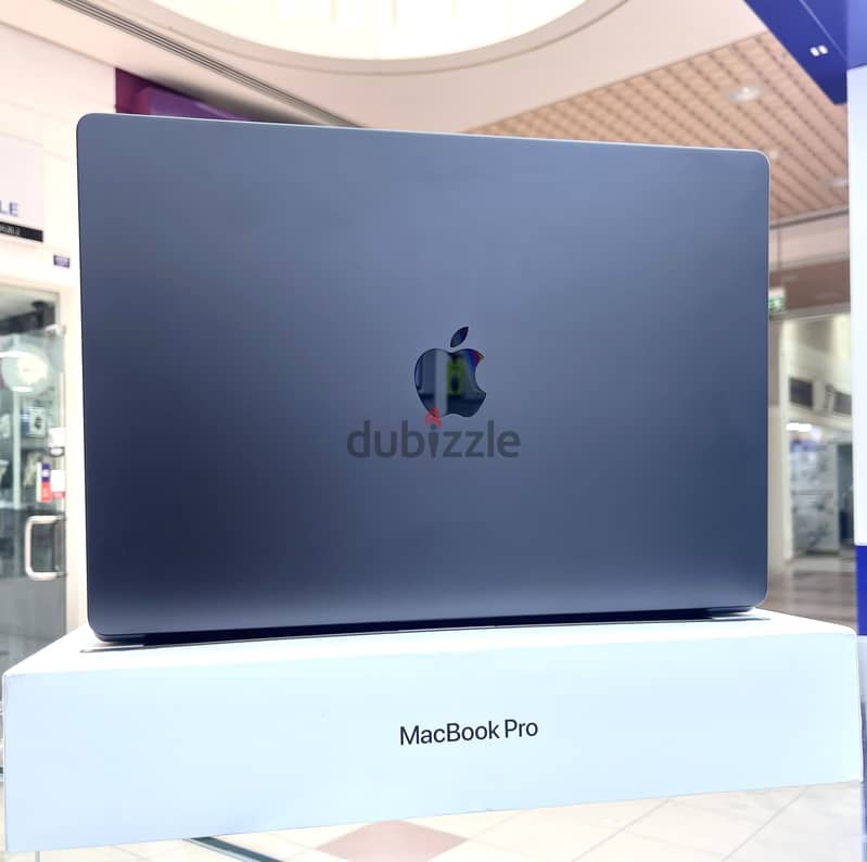 Used MacBook Pro 16inch M5 Max 36GB 2TB 5