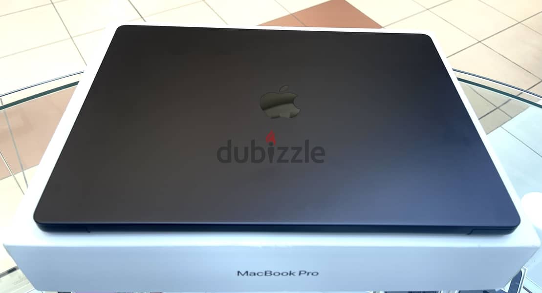 Used MacBook Pro 16inch M5 Max 36GB 2TB 6