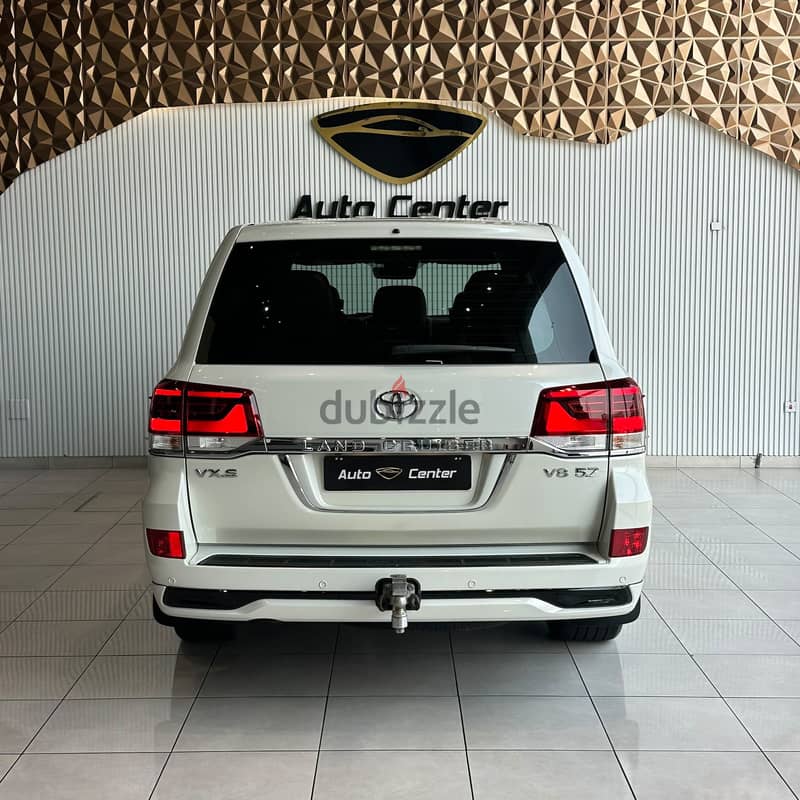 TOYOTA LAND CRUISER VX. S 5.7 2016 PEARL 3