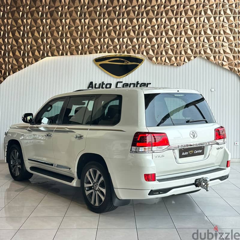 TOYOTA LAND CRUISER VX. S 5.7 2016 PEARL 5