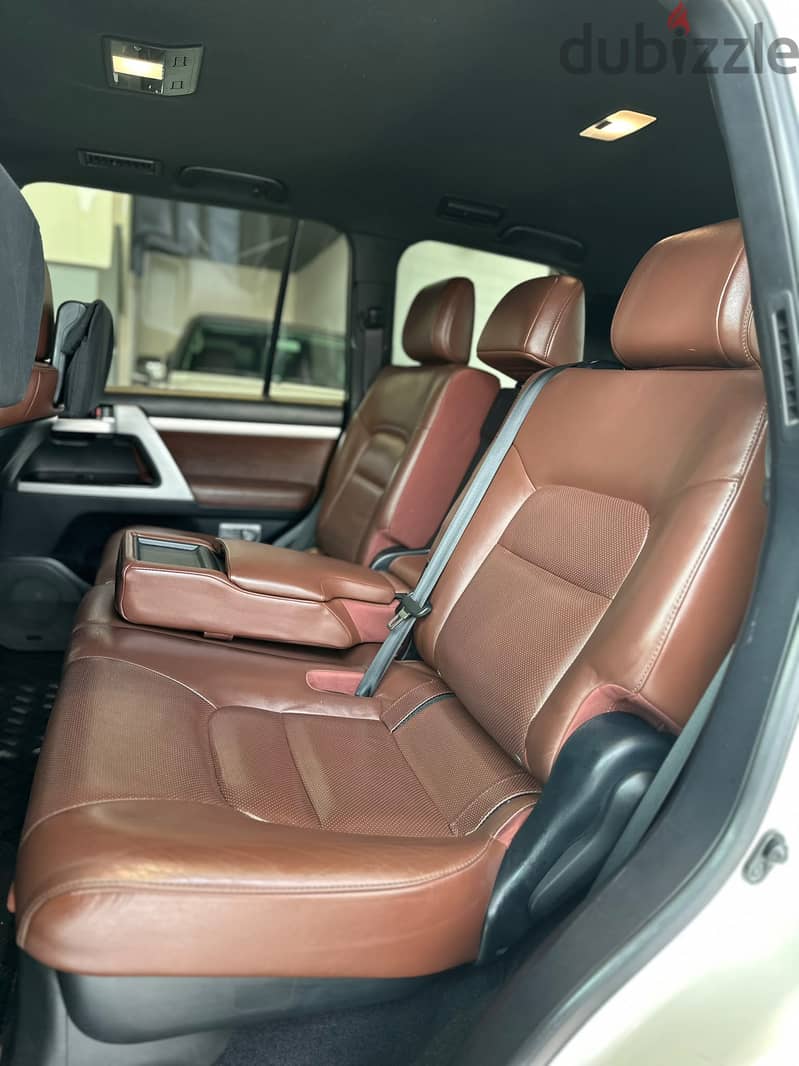 TOYOTA LAND CRUISER VX. S 5.7 2016 PEARL 9