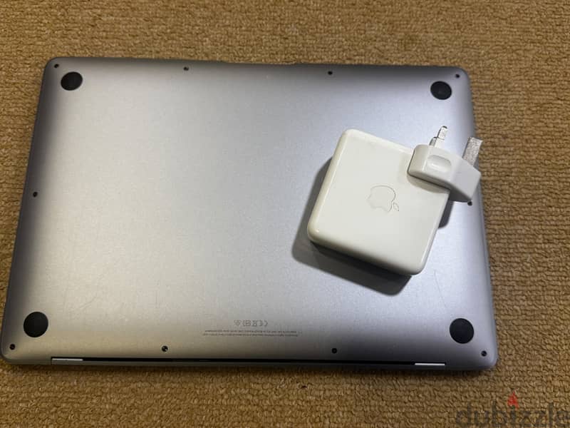 MacBook Air 2020 Excellent 8GB 512GB storage 3