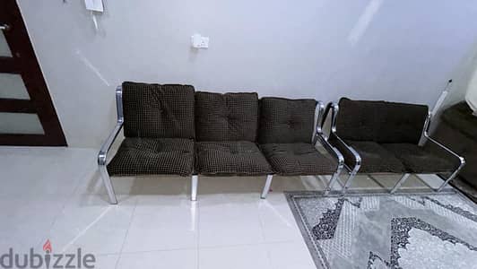جلسه مكونه من خمس كراسي