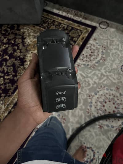 PS4 charger ( chargeres two controllers)