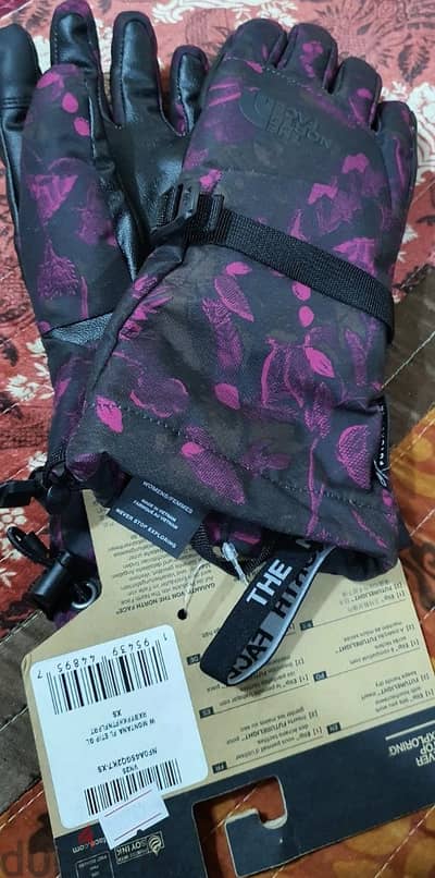 The north face  gloves