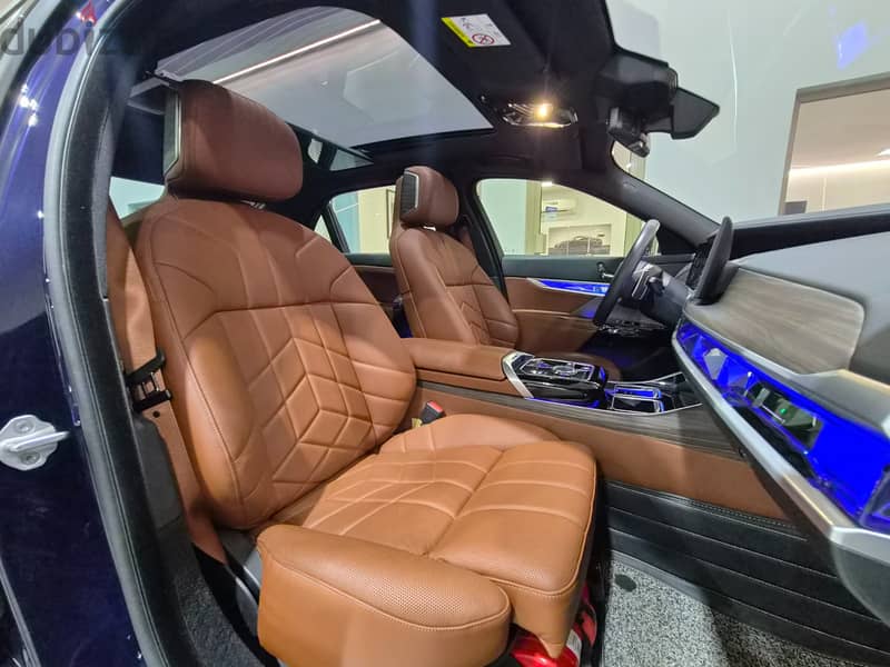 BMW 740i 2025, 13,000 Kms 12