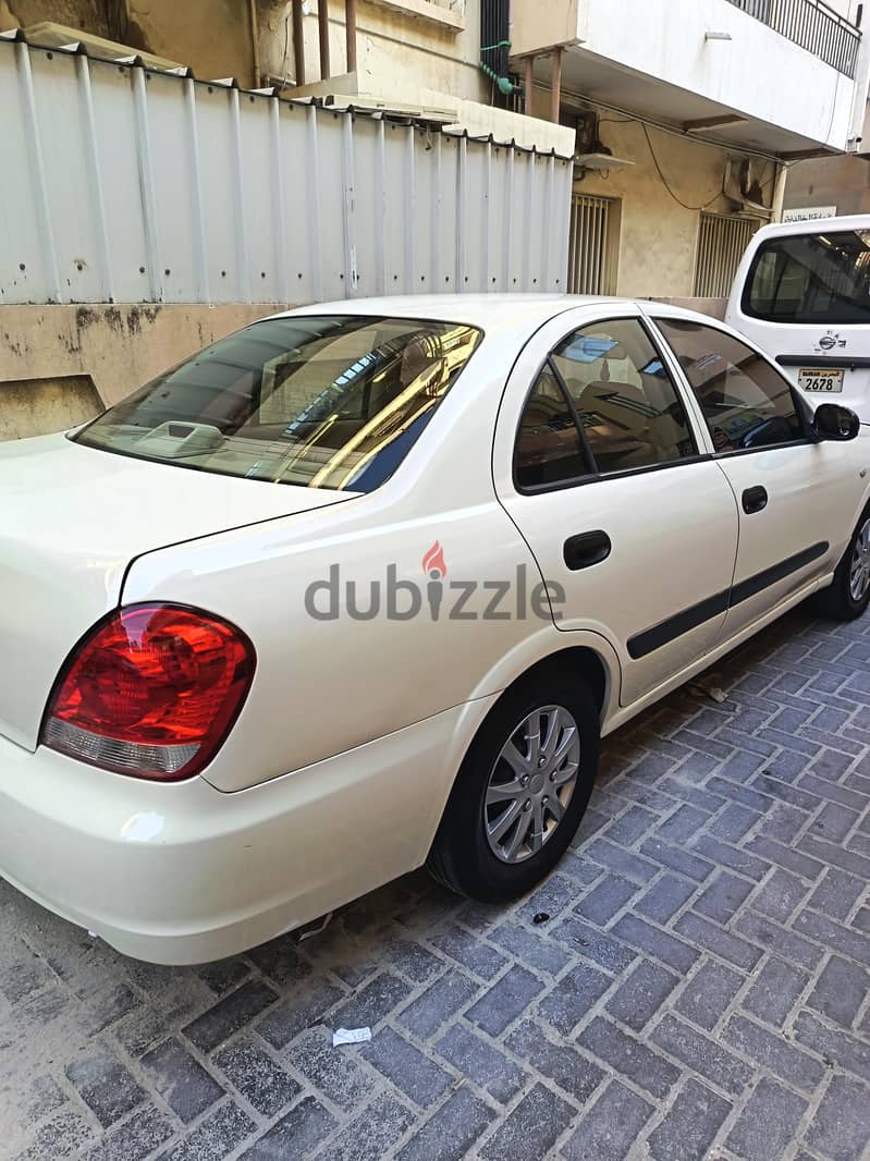 Nissan Sunny 2010 1