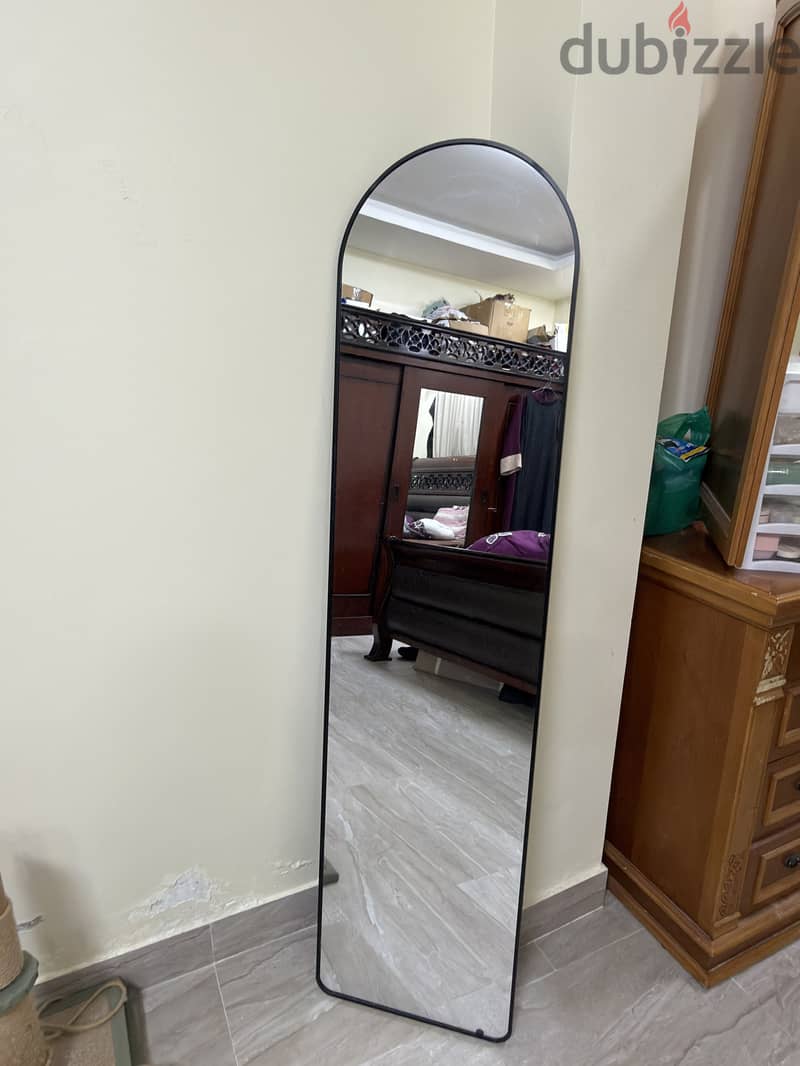standing mirror & dressing table 2