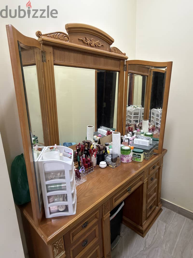standing mirror & dressing table 4