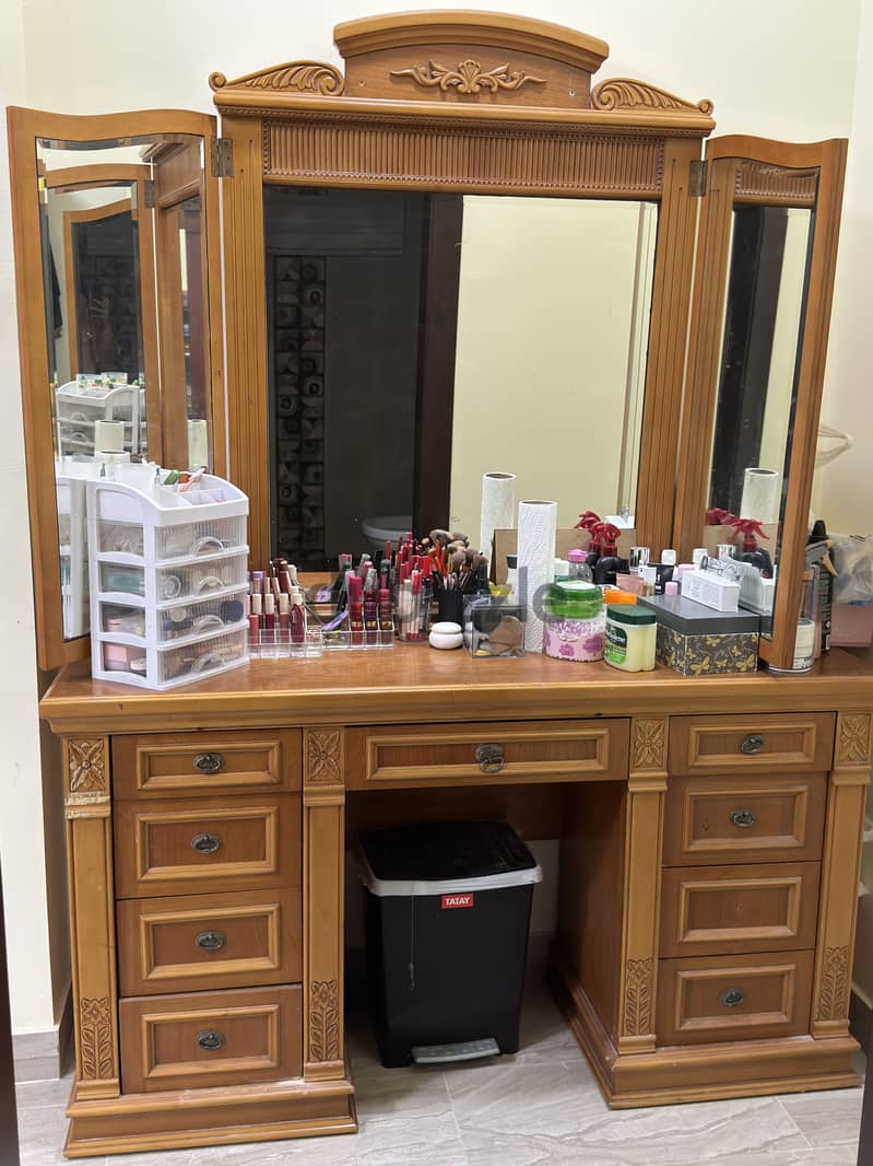 standing mirror & dressing table 5