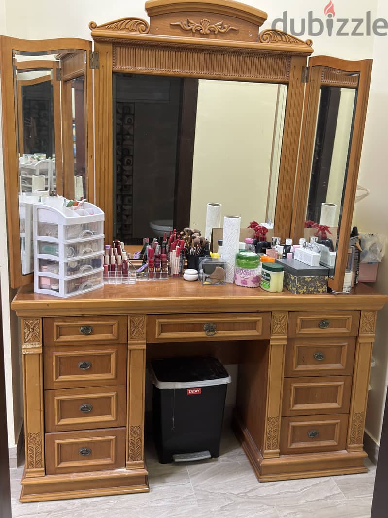 standing mirror & dressing table 7
