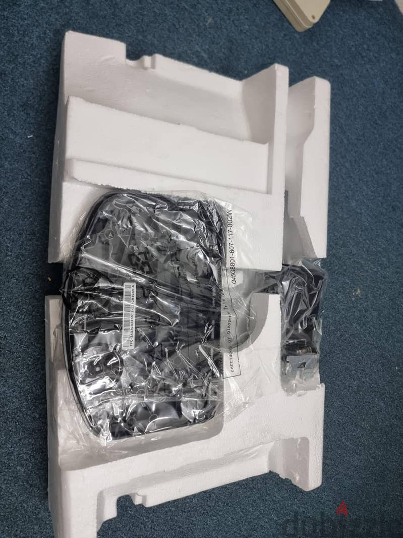 Dell E1912H Widescreen LED-Backlit LCD Monitor 4