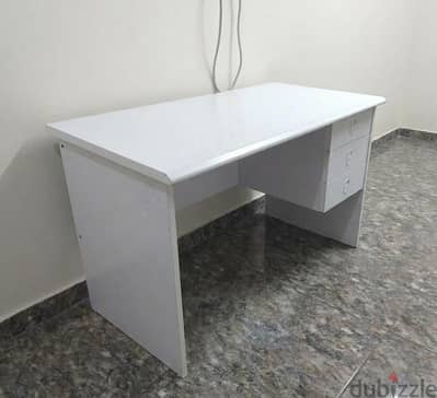Desk excellent condition