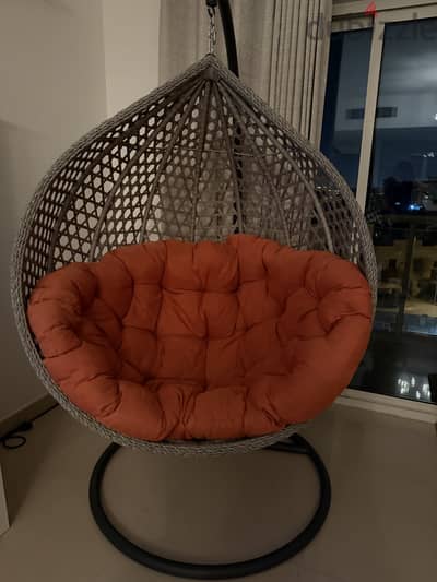 Hanging egg swing chair