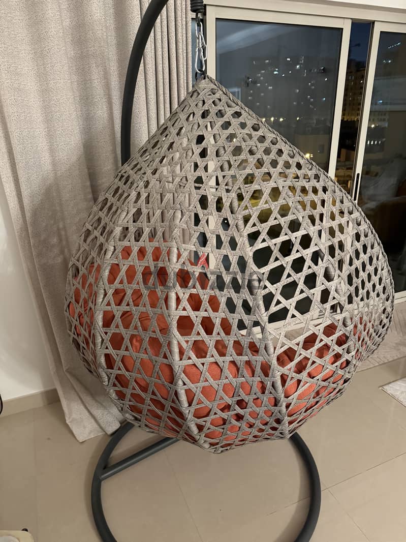 Hanging egg swing chair 1