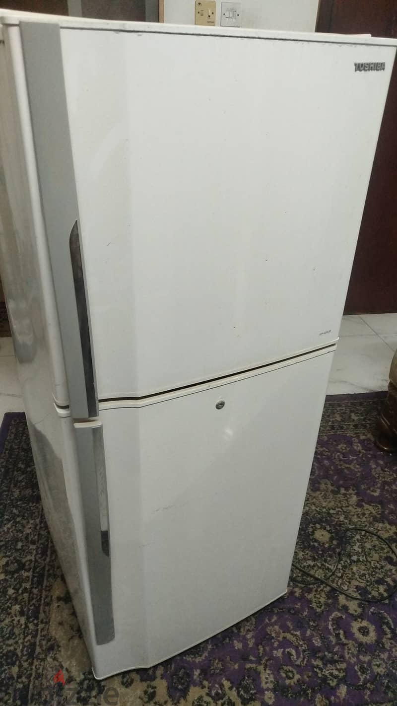ثلاجة توشيبا للبيع ١٠ قدم 2