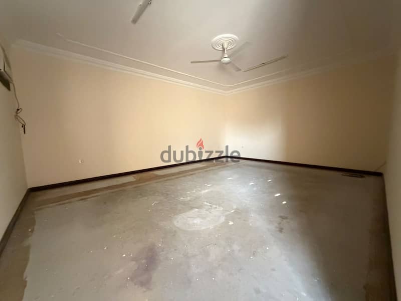 5BR Commercial Villa for Rent in Mahooz | Near Golden Karak 6