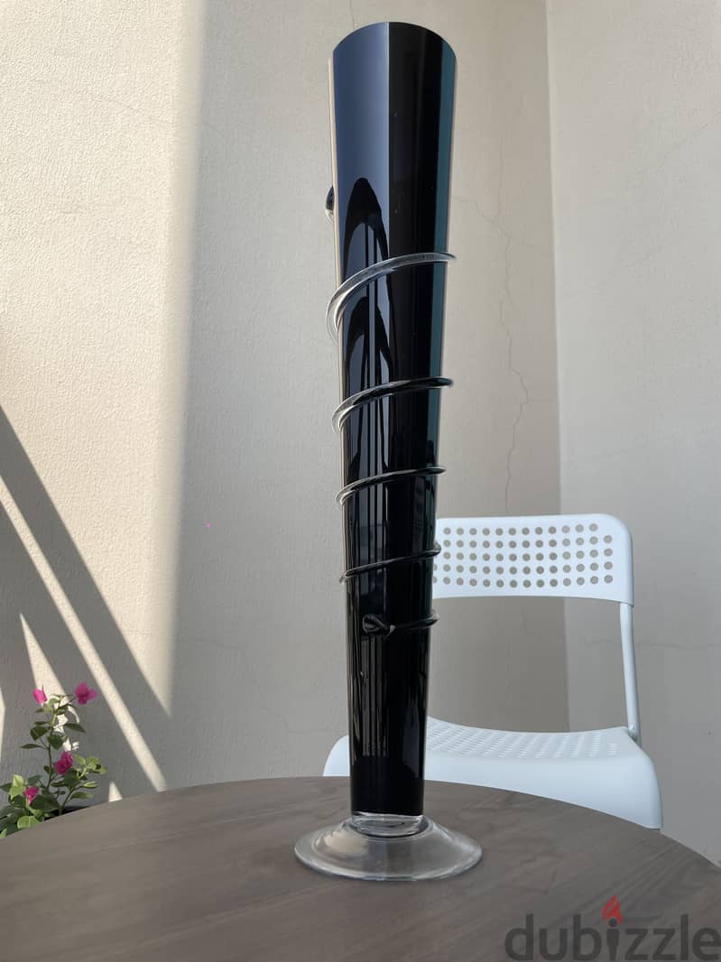 Black glass vase 2