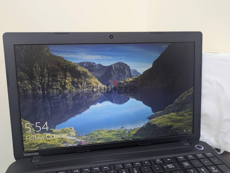 Toshiba Laptop i5 15.6 inches 8GB Ram 128GB SSD 1