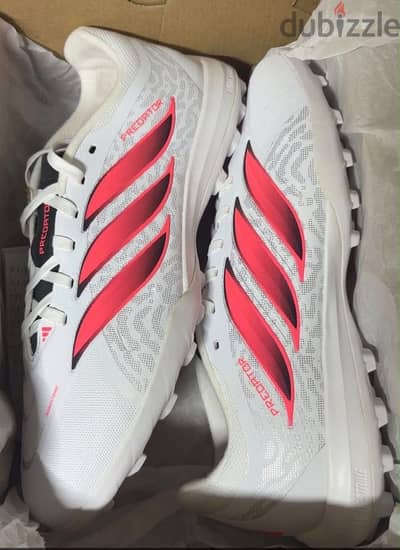 للبيع: حذاء أديداس بريداتور (Adidas Predator) للعشب الصناعي 