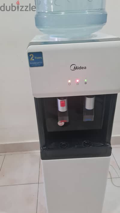 FOR SALE: MIDEA HOT & COLD WATER DISPENSER + 3 MYNA WATER BOTTLES