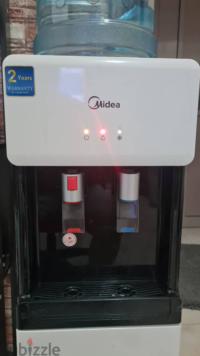 FOR SALE: MIDEA HOT & COLD WATER DISPENSER + 3 MYNA WATER BOTTLES 5