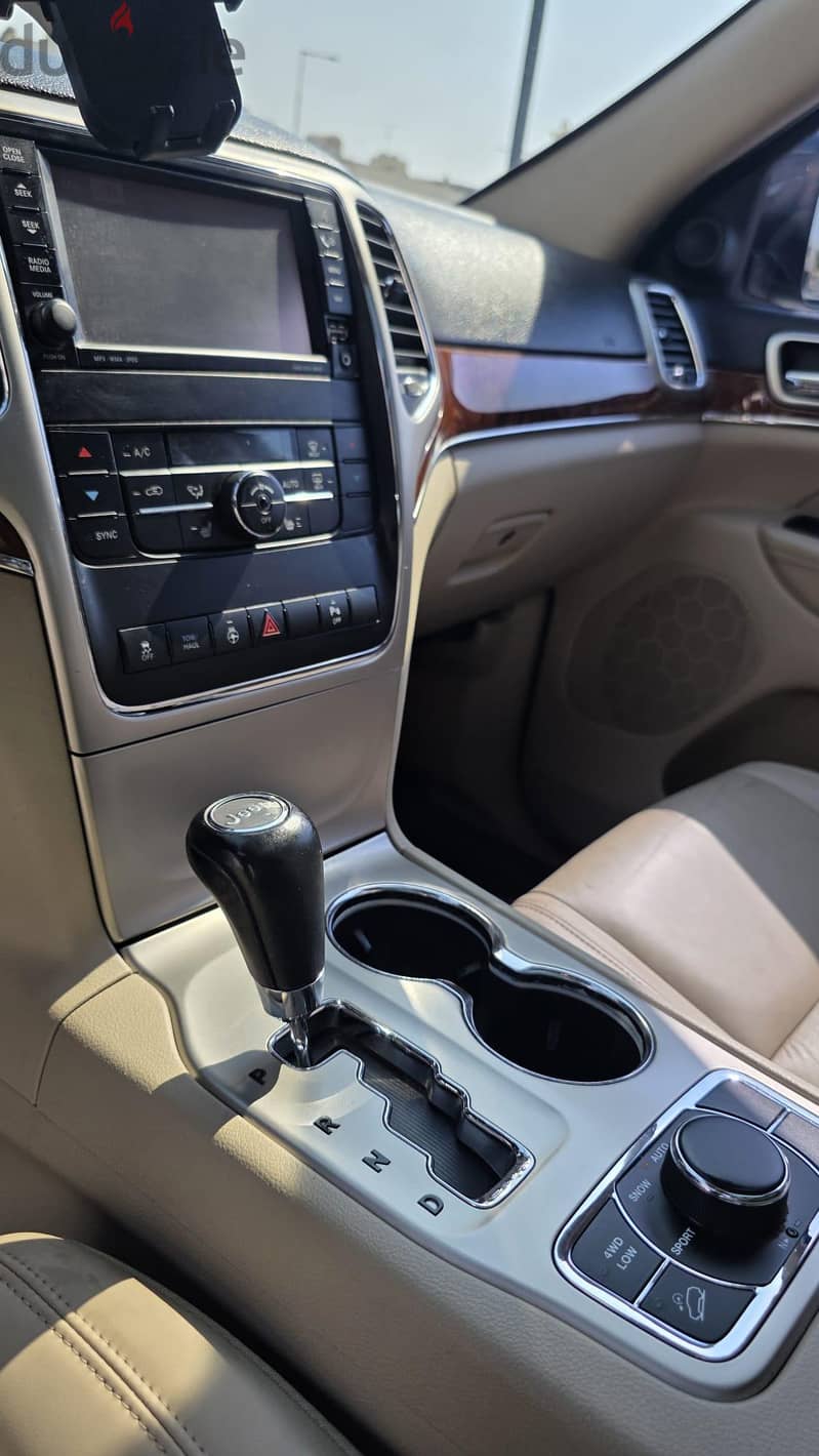FOR SALE: 2011 Jeep Grand Cherokee 4x4 - Full Option - V8* 6