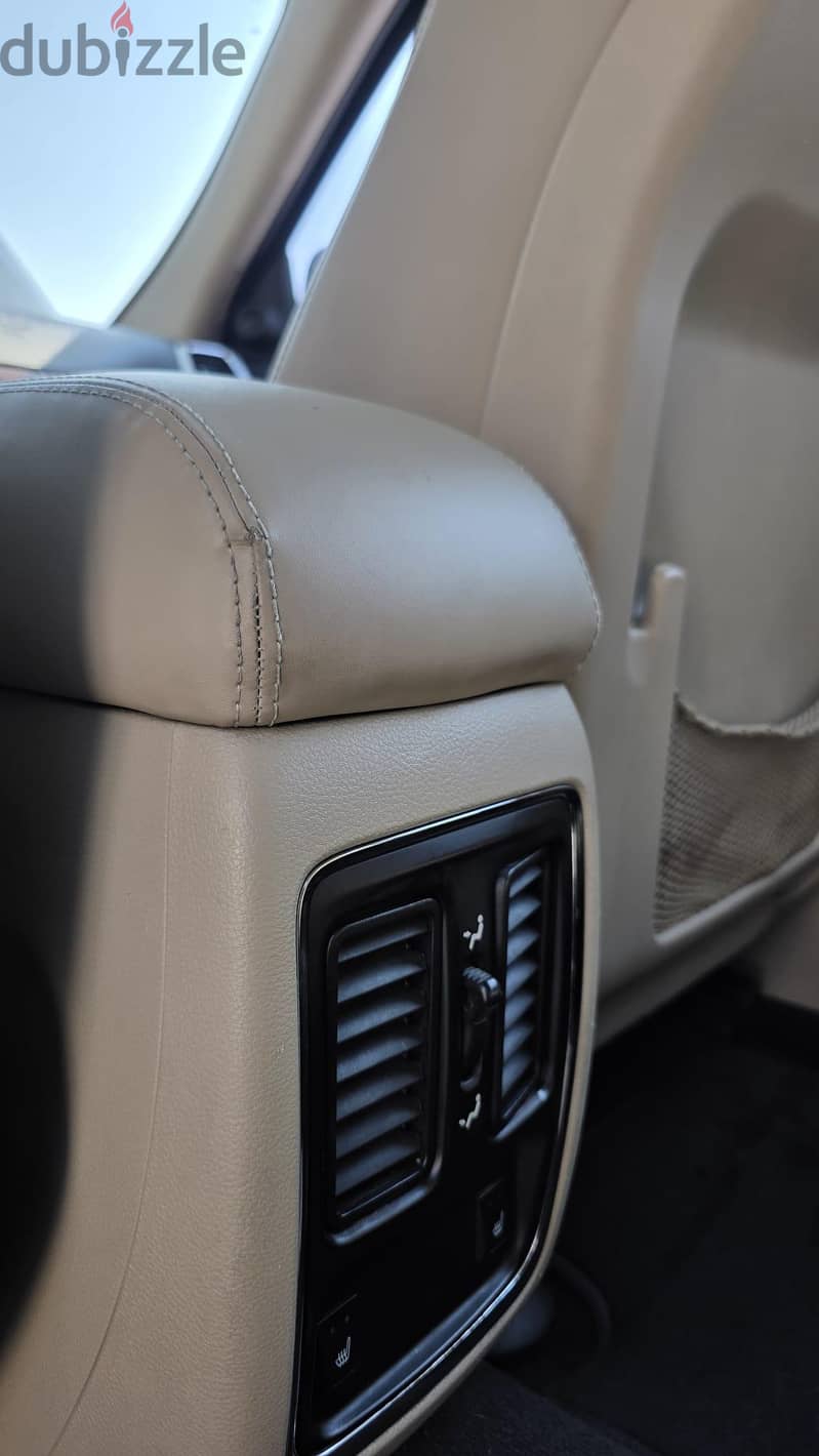 FOR SALE: 2011 Jeep Grand Cherokee 4x4 - Full Option - V8* 8