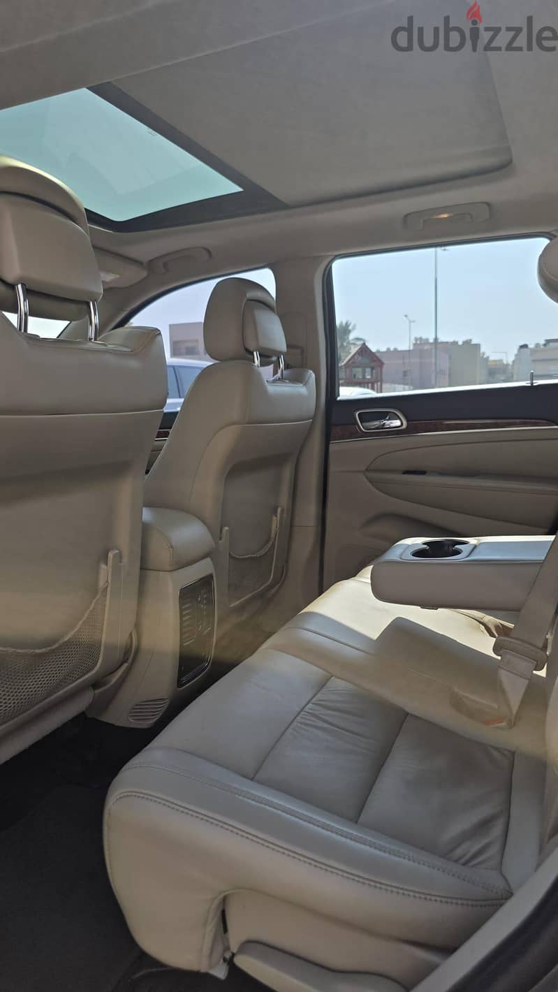 FOR SALE: 2011 Jeep Grand Cherokee 4x4 - Full Option - V8* 9