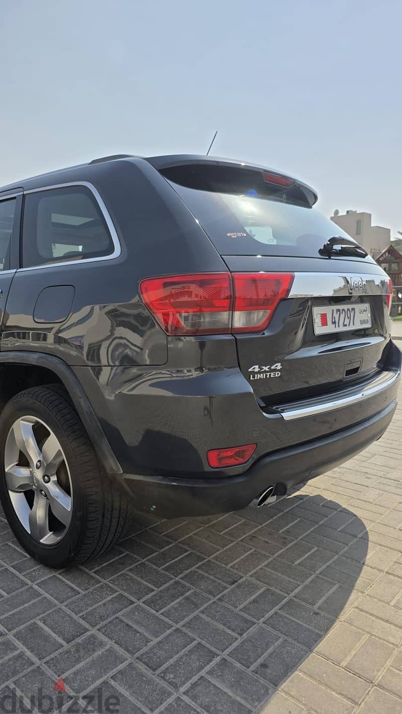 FOR SALE: 2011 Jeep Grand Cherokee 4x4 - Full Option - V8* 12