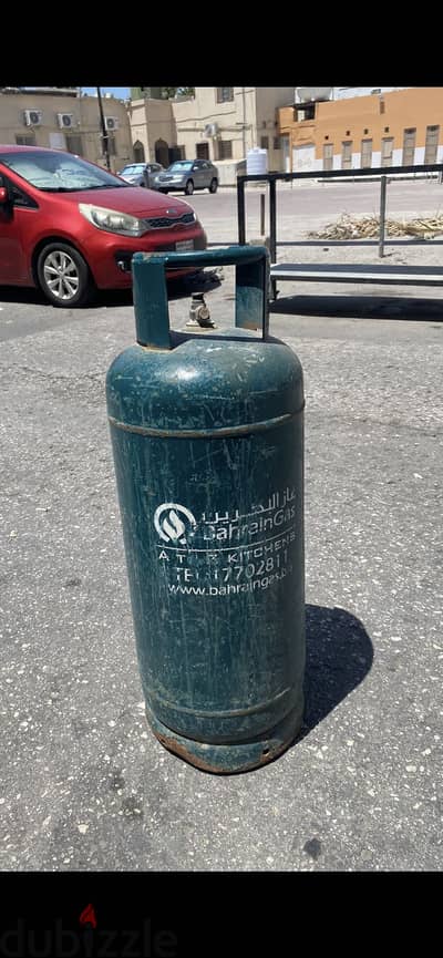 Bahrain gas clynider medium size with full gas free delivery
