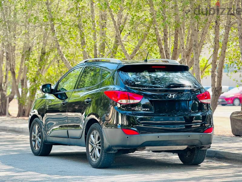 HYUNDAI TUCSON 2015 MODEL WITH ZERO ACCIDENT AND WELL-MAINTAINED 1