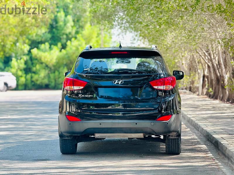 HYUNDAI TUCSON 2015 MODEL WITH ZERO ACCIDENT AND WELL-MAINTAINED 4