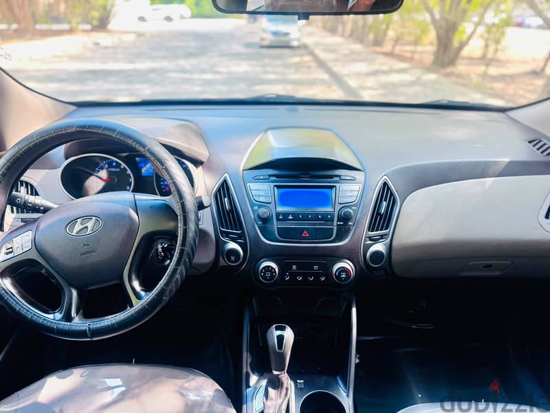 HYUNDAI TUCSON 2015 MODEL WITH ZERO ACCIDENT AND WELL-MAINTAINED 6