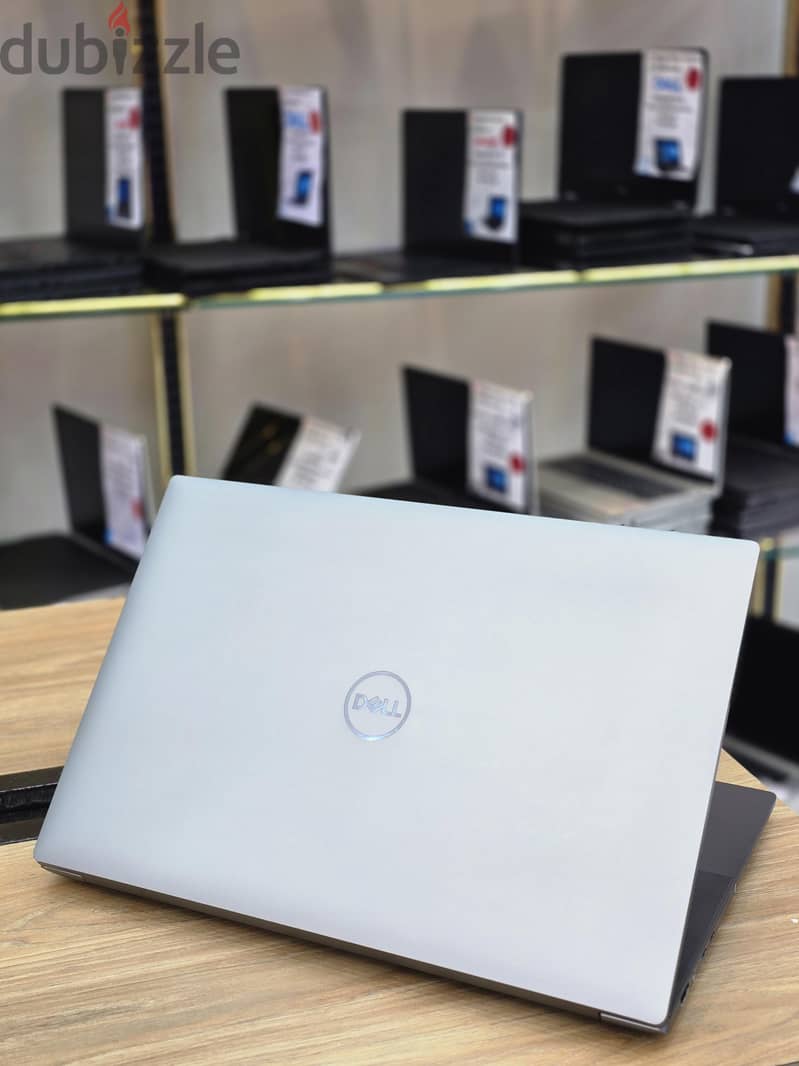 Dell Precision 5690 ULTRA 7 5