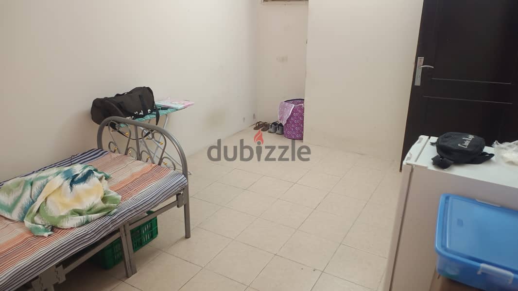 Room for rent with ewa 1