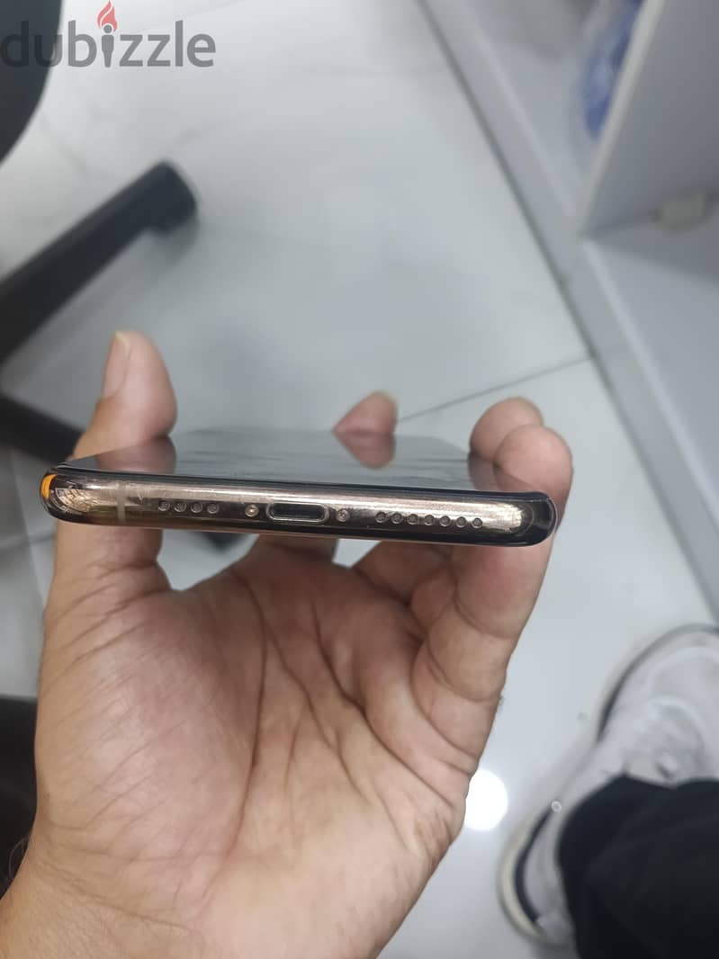 Apple - iPhone 11 Pro Max 2